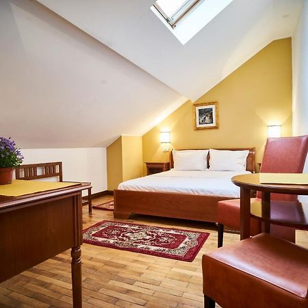 Cozy Attic Room V Bukarest Kültér fotó