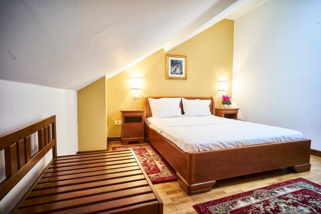 Cozy Attic Room V Bukarest Kültér fotó
