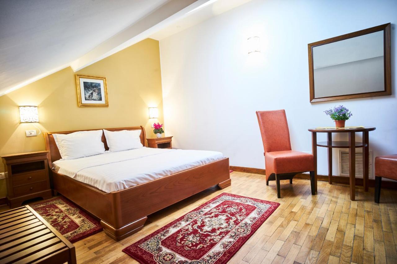 Cozy Attic Room V Bukarest Kültér fotó
